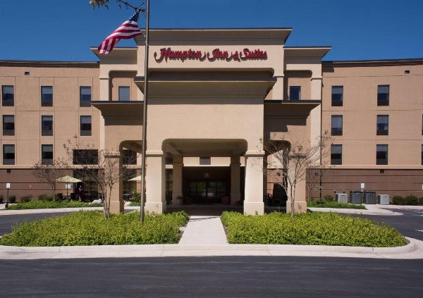 Hampton Inn By Hilton And Suites Woodstock image 1